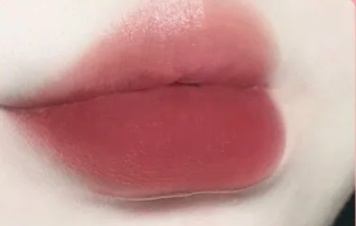 Lace Embossed Antique Matte Lipstick - Shade 02